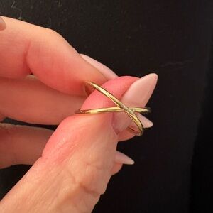14k Elegant Gold Crossover Ring